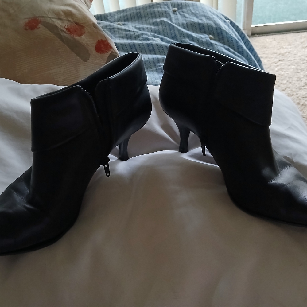 Women's black ankle heel boots 7.5